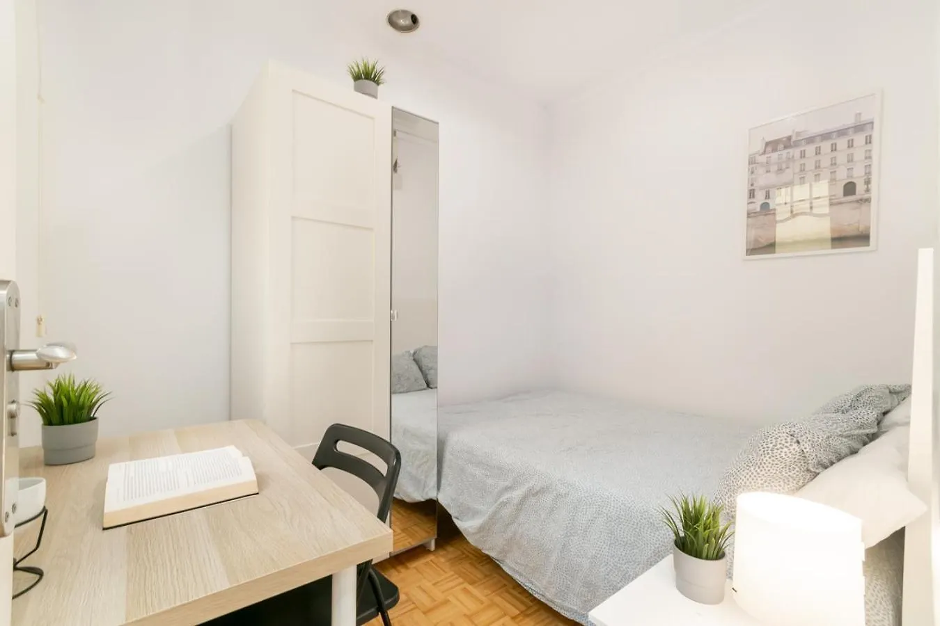 Hostal Balmes Private Rooms Barcelona