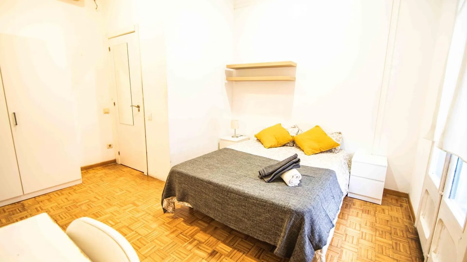 Balmes Private Rooms Barcelona Hostal