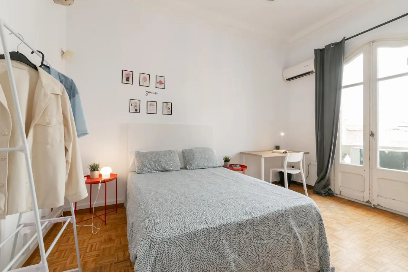 Hostal Balmes Private Rooms Barcelona