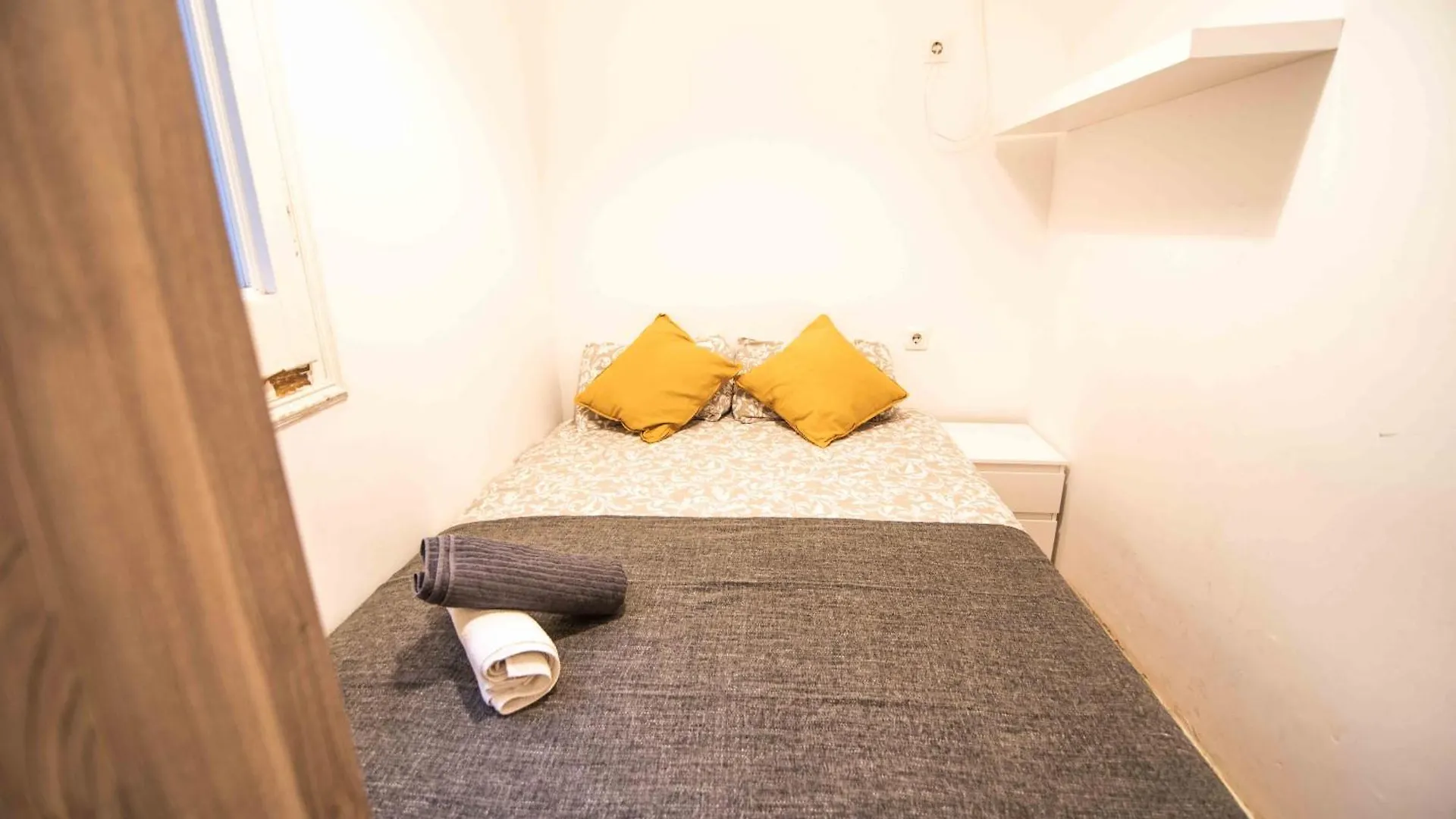 Balmes Private Rooms Barcelona 0*,  España